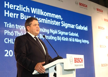 german vice chancellor visits bosch vocational facility