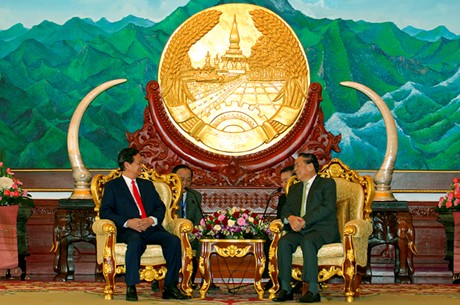 pm dung meets with lao president