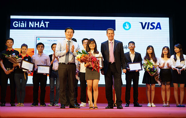 Visa awards winning team in contest to raise public awareness of personal finance
