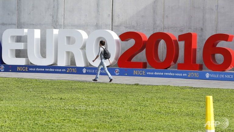 france should not host euro 2016 fontaine