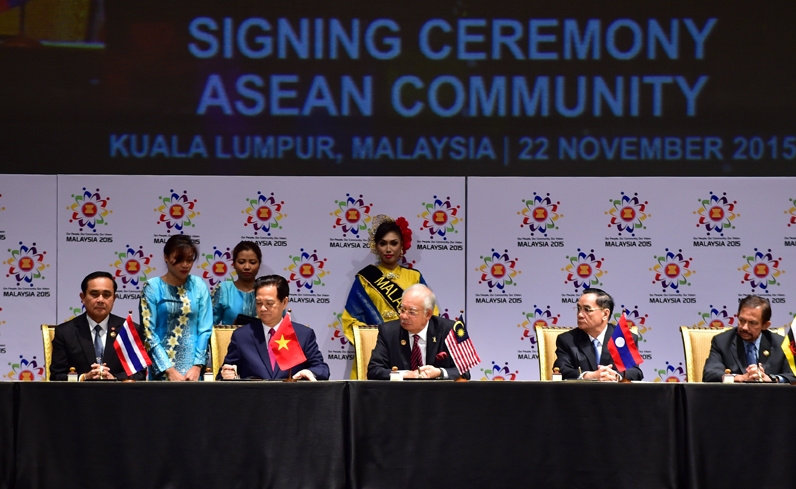 asean leaders sign landmark deal to establish community