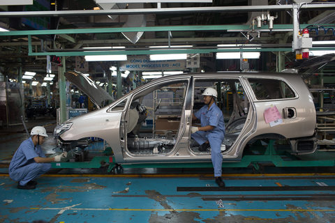 Gov’t to work with businesses to boost automobile industry
