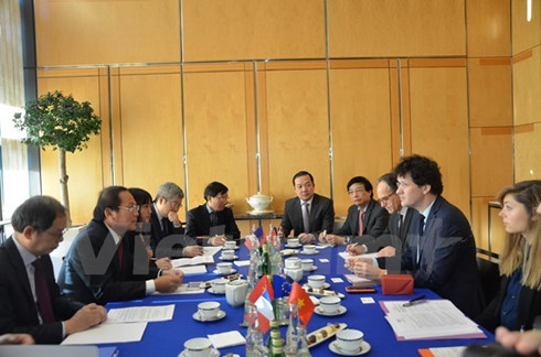 vietnam france forge stronger ict cooperation