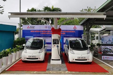VN’s first station for electric vehicles opens in Da Nang
