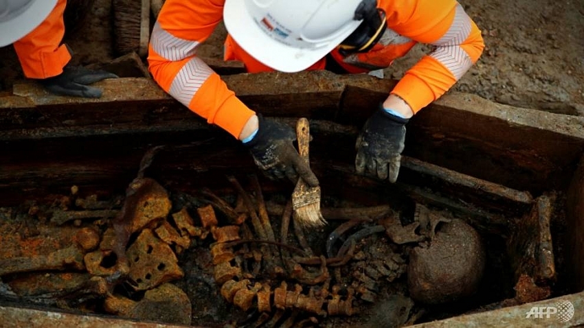 skeletons unearthed in giant uk train line excavation