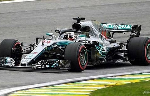 Record-breaking Hamilton claims Mercedes' 100th pole position