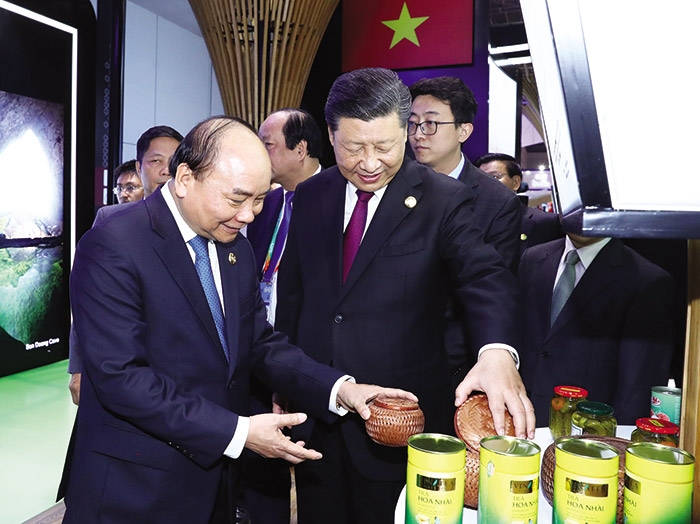 pm widens ties at shanghai event