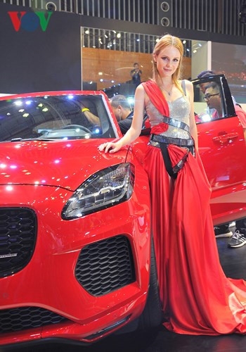 vietnam motor show 2018 features auto brands hot girls