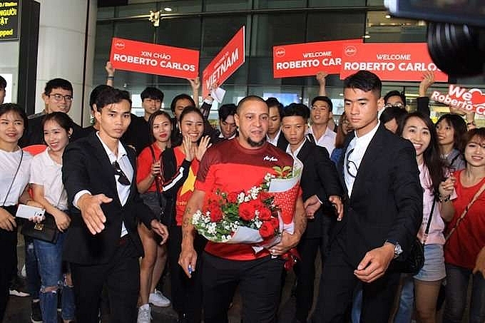 brazil legend roberto carlos to come to hanoi