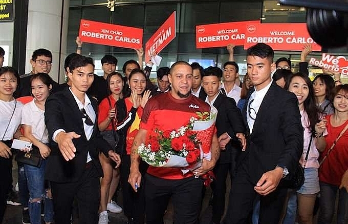 brazil legend roberto carlos to come to hanoi