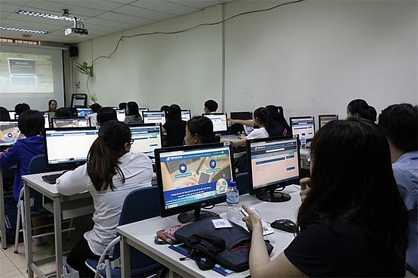 domestic universities offer e learning to more students