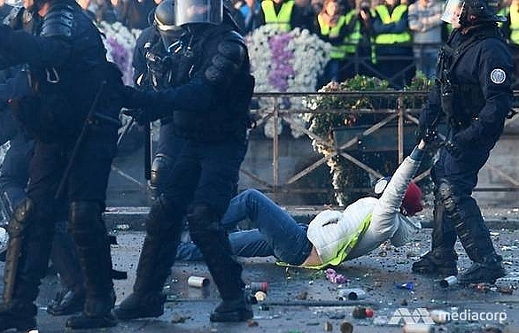 more than 400 hurt in french fuel price protests minister