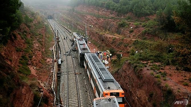 one dead 49 hurt as landslide derails train in spain