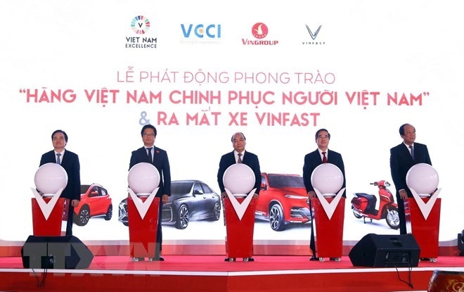prime minister witnesses debut of vinfast automobile models