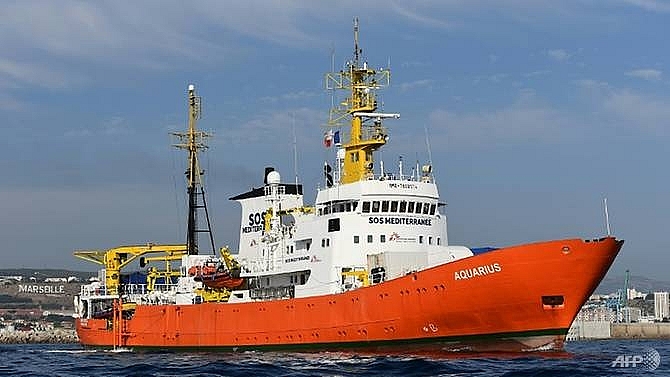 italy orders seizure of migrant rescue ship aquarius over toxic waste