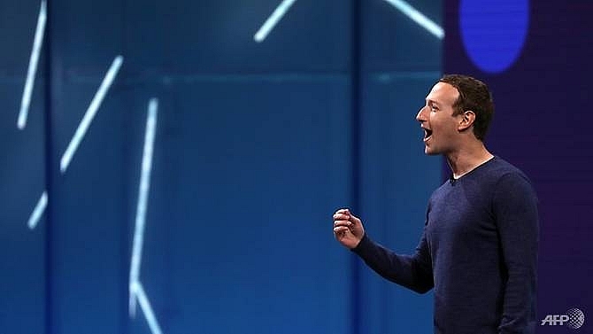 facebooks zuckerberg says he is not considering resigning