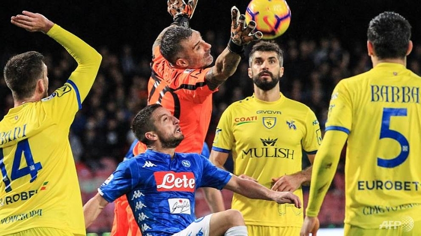 juve eight points clear as napoli held by bottom club chievo