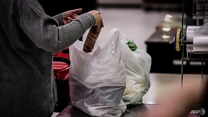 japan retailers to charge for plastic bags from 2020