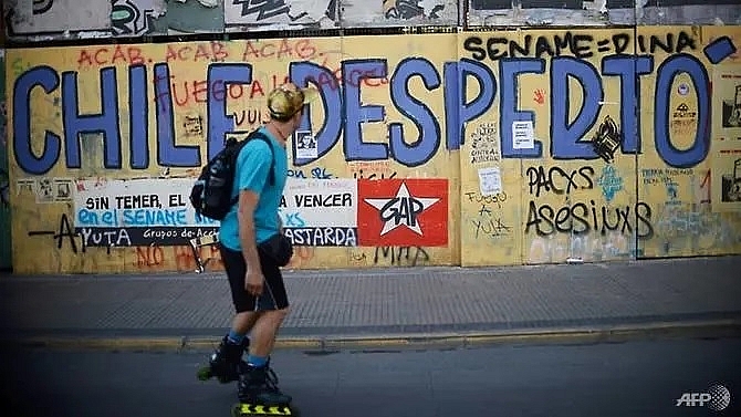 graffiti speak volumes in chiles protest crisis