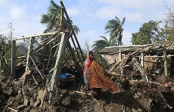 Cyclone death toll rises to 24 in Bangladesh, India