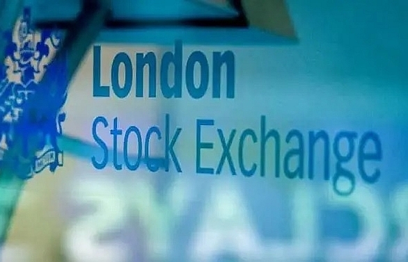 European stock markets start week mostly lower