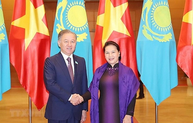 vietnamese kazakhstani top legislators hold talks