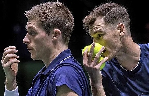 Britain sneak into Davis Cup quarter-finals without Murray