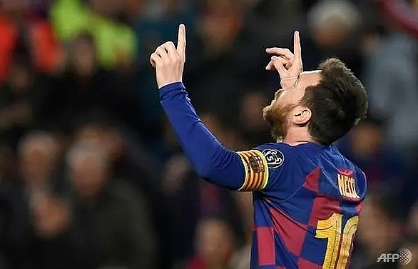 Messi toasts 700 games with a goal as Barca make last 16