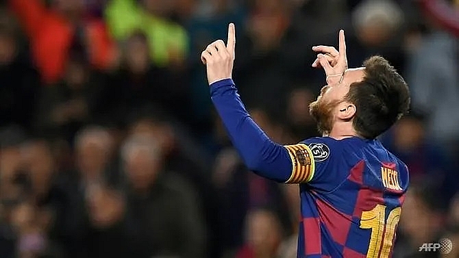 messi toasts 700 games with a goal as barca make last 16