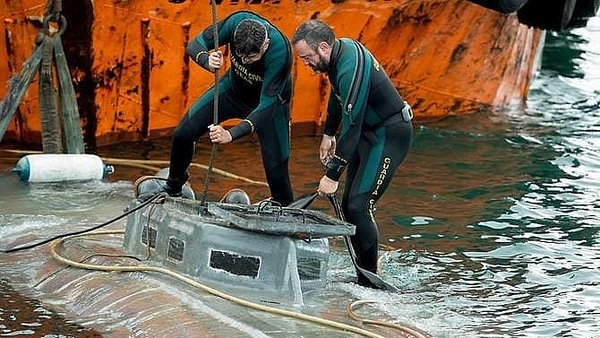 submarine seized in spain was carrying three tonnes of cocaine