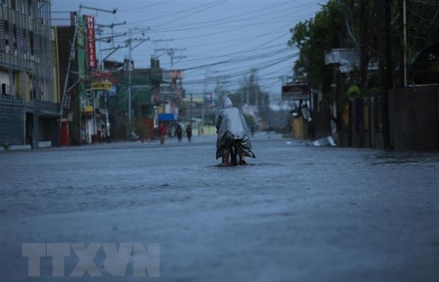 At least 10 killed, 390,000 displaced as Typhoon Goni hits Philippines