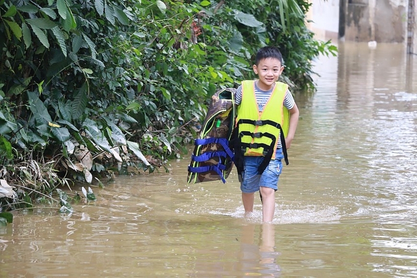 nghe an residents live submerged after floods