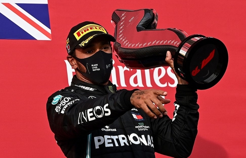 Hamilton poised to clinch seventh title and set up contract talks