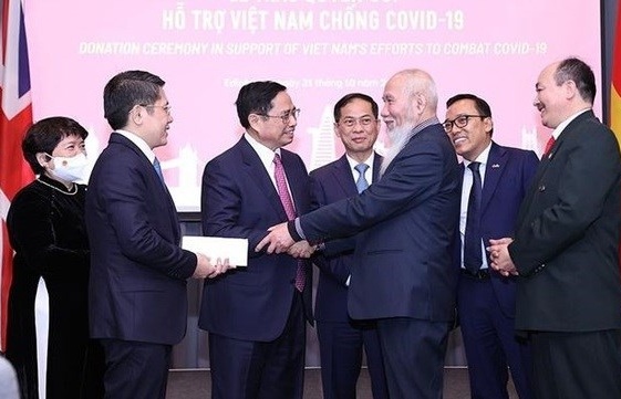 PM meets Vietnamese community in UK