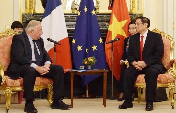 PM meets President of French Senate