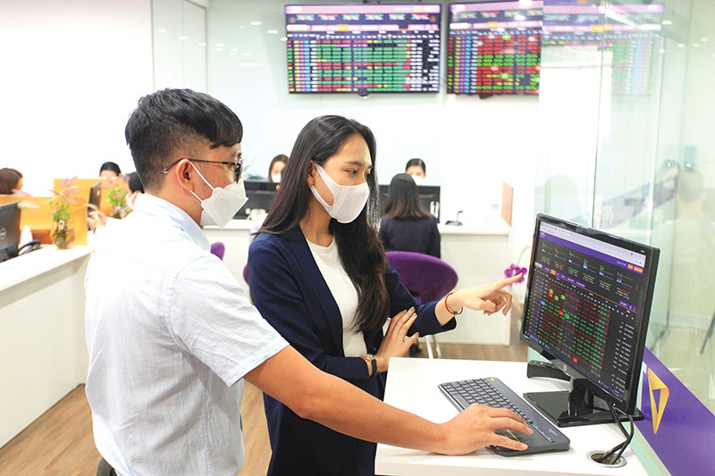 Since the beginning of the year, more than 30 securities companies have raised additional capital, Photo: Le Toan