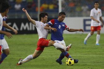 aff suzuki cup malaysia beat vietnam 2 0 in first leg semifinal