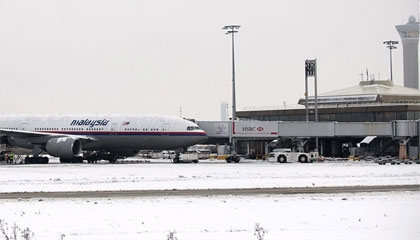 paris airport terminal evacuated because of snow on roof