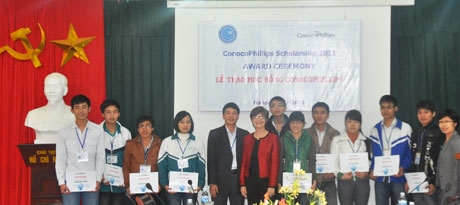conocophillips awarded scholarship for vietnamese students