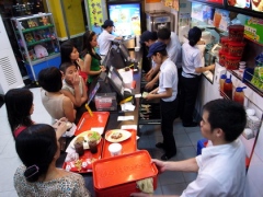 US restaurant chains eye franchises in Vietnam