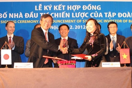 sumitomo pays 340m to buy hsbcs shareholding in bao viet