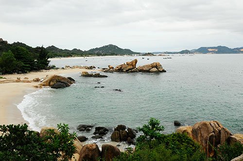 discovering beautiful unknown beaches in cam ranh