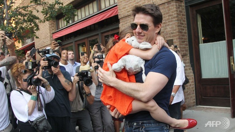 tom cruise settles lawsuit over abandoning daughter