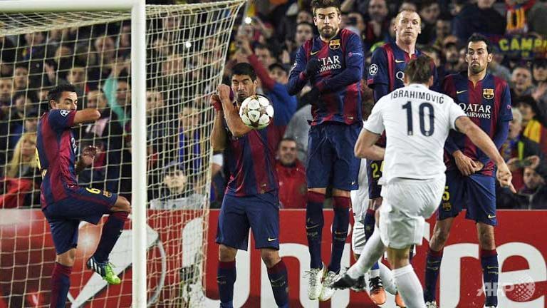 barcelona down psg to secure top spot