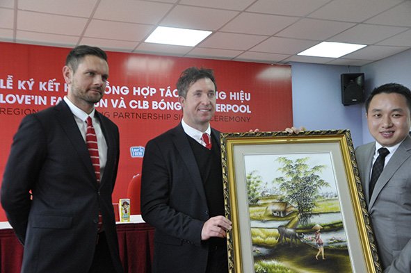 liverpool legend robbie fowler visits vietnam