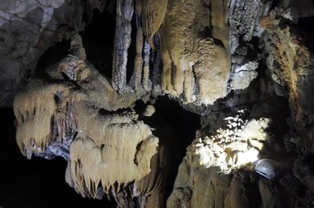 23 caves discovered in the bays of ha long and bai tu long