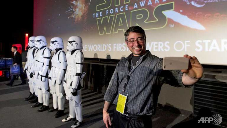 fans fly across globe to be first to see star wars