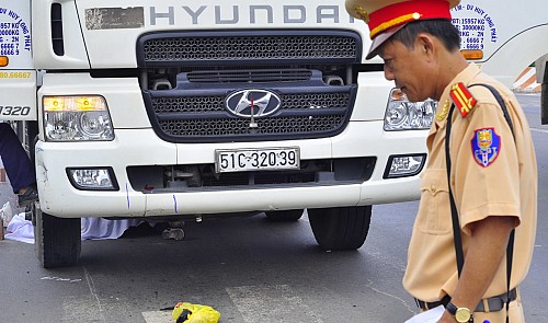 vietnamese official encourages citizens media to film traffic offenses committed by law enforcers