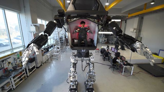 avatar style south korean manned robot takes first baby steps