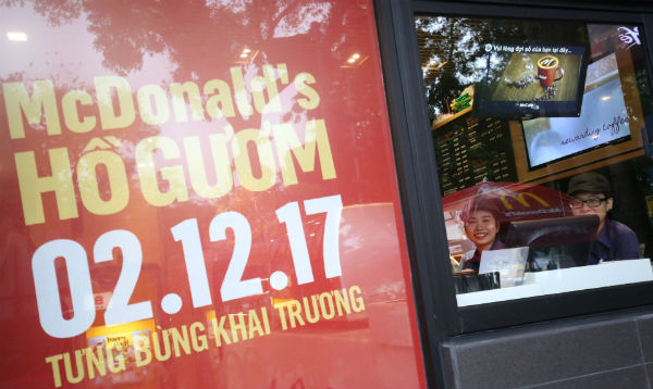 mcdonalds opens first restaurant in hanoi
